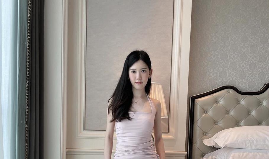 Chloe霏霏霏最新cosplay作品，让你体验cosplay世界的完美之美