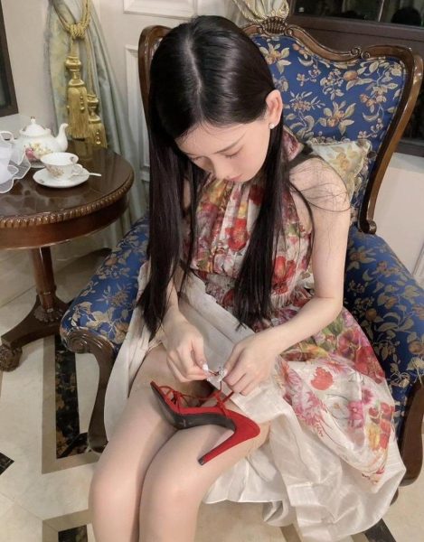 chloe霏霏霏会原图：制霸cosplay圈的超毒瘤美图画风