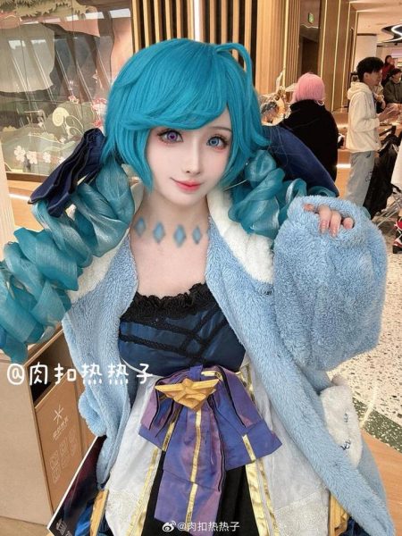 轻盈飘逸！rioko凉凉子海伦礼服集体亮相