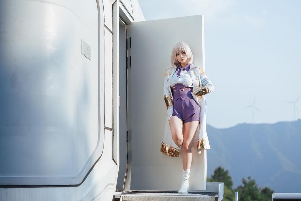 凉凉子图片素材：超完美cos作品分享，让你感受逼真的画面场景