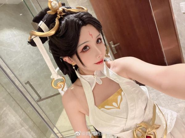 凉凉子牛头人剧情：照片转化作品