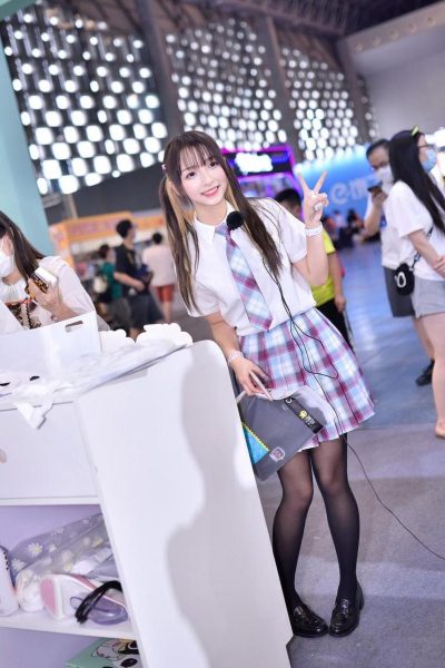 神乐坂真冬2分32播放，摄影师的镜头下她是如此绝美