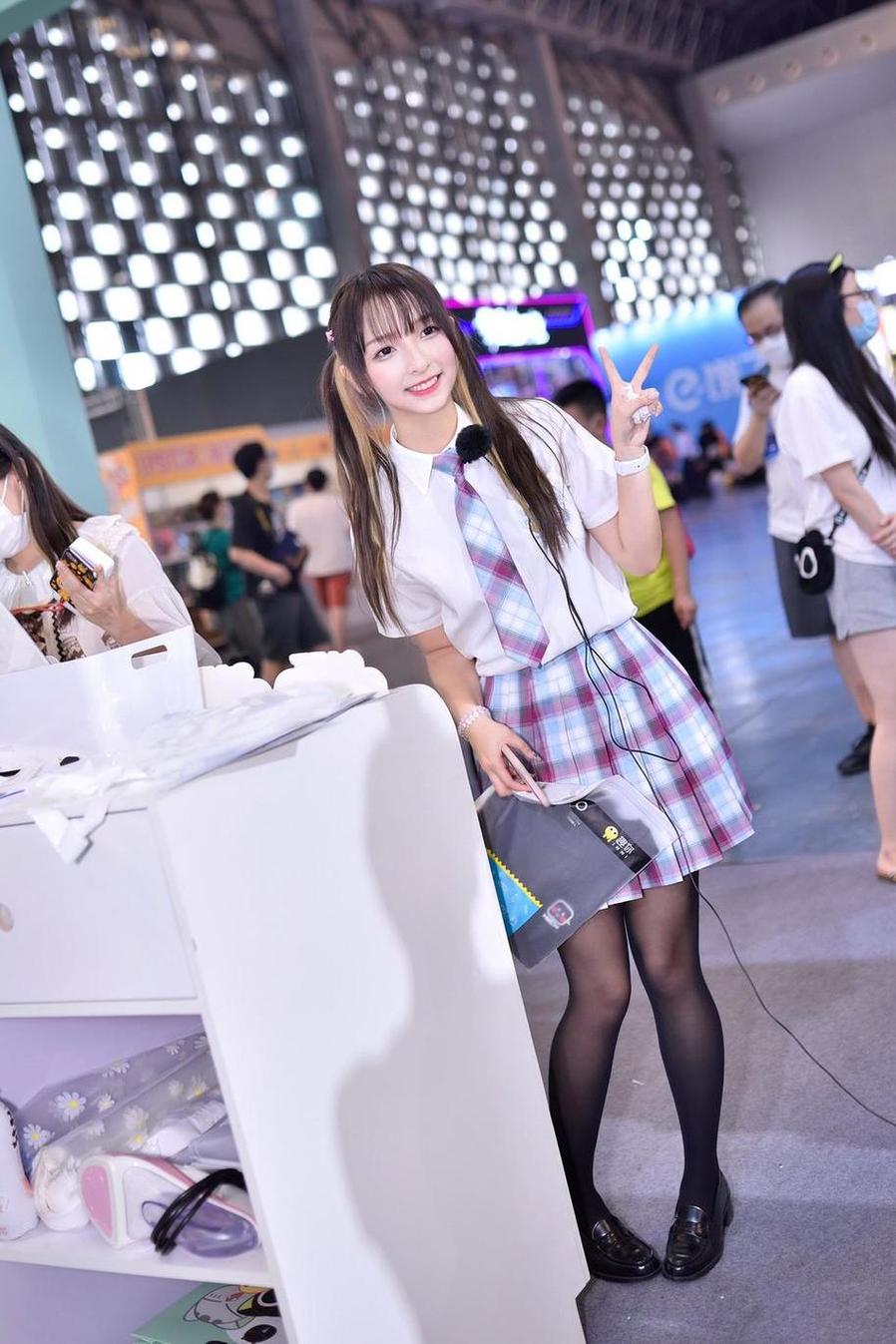 神乐坂真冬2分32播放，摄影师的镜头下她是如此绝美