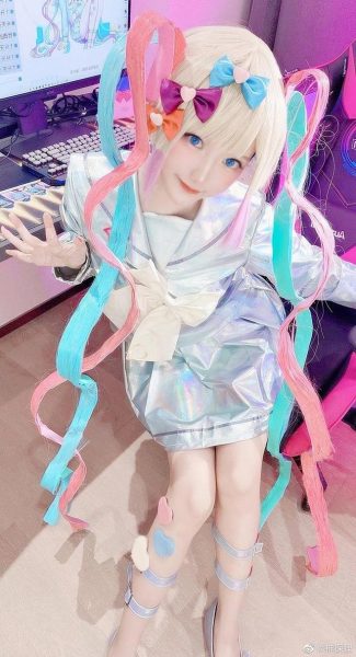 神探火狸狸路易九世：最新摄影分享，这些cosplay肯定会让你爱不释手。