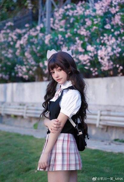 纵享芊川一笑mnk修女的照片集，感受全新视觉
