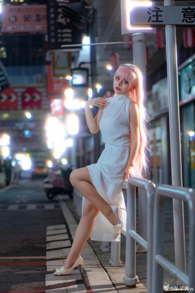 芊芊酱w违规的cos作品精选，流光溢彩引爆全场