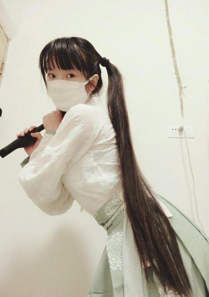 以西尔酱之校服白s丝图包为原图，打造完美cos作品