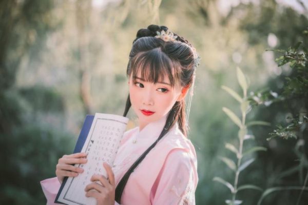 面饼仙儿透明旗袍代表华丽风华，高清清新拍摄让你爱不释手
