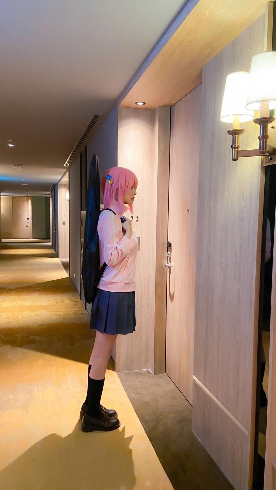 拥有着超高颜值的coser：arty亚缇tier的更新图片解析