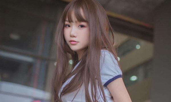 yoko宅夏汤物语肆意裸浴的照片，看美女们在汤水中畅享慵懒夏日