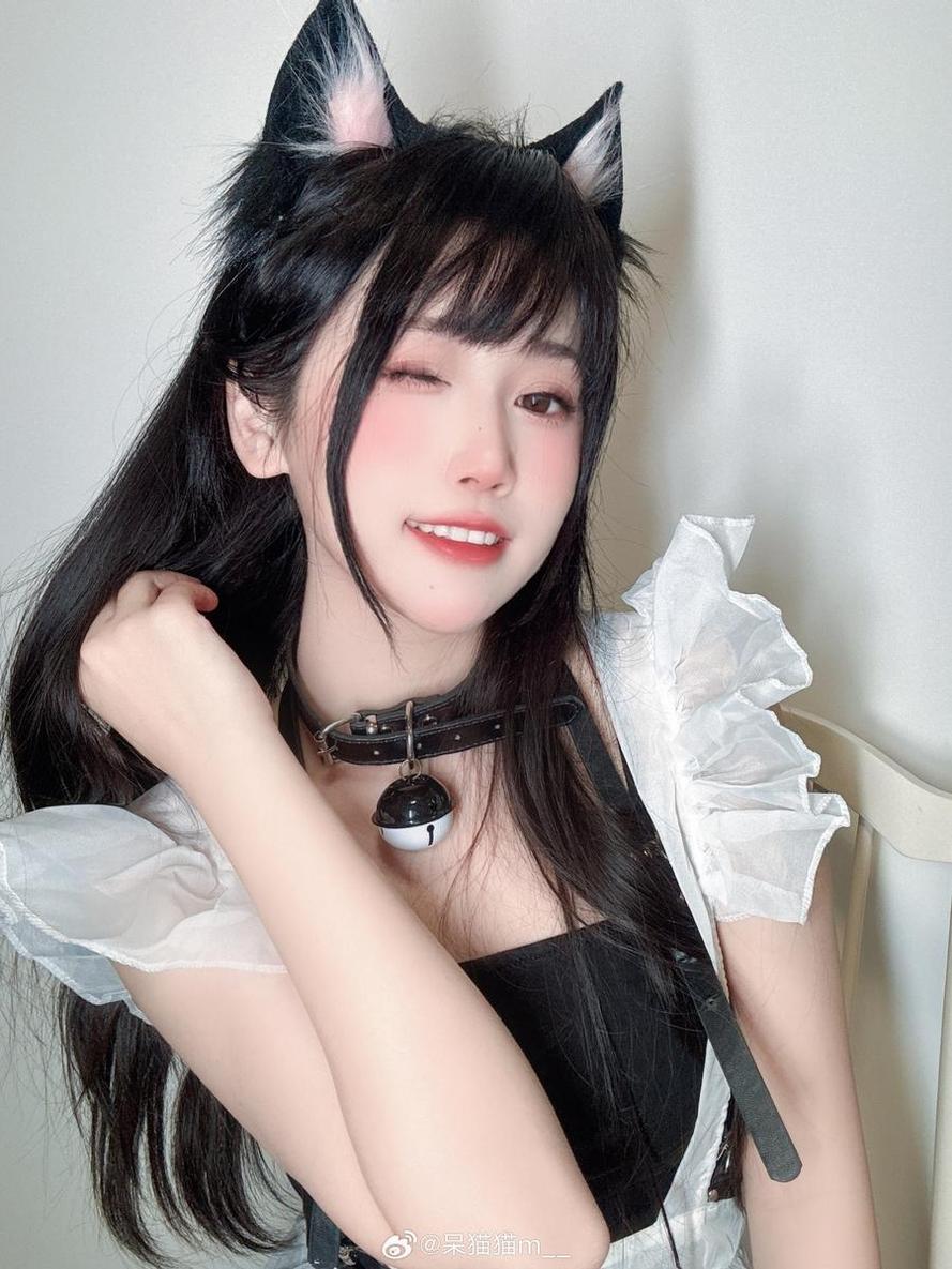 不呆猫全部作品集下载，为您呈现最华丽的cosplay图包分享。