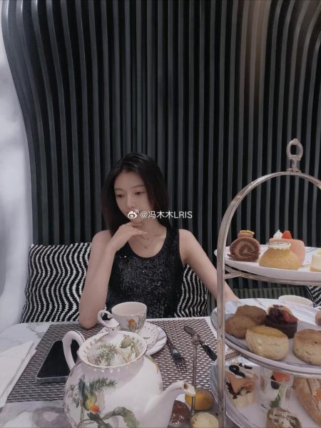 冯木木lris全图：复古套装带你穿越