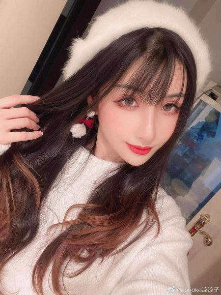 今天凉凉子的微博更新了，喜欢她的作品的别忘了关注哦