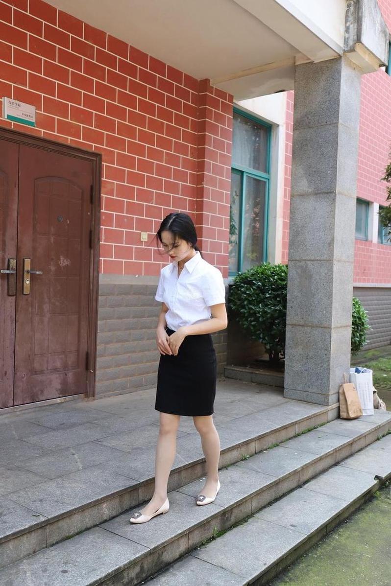 图片中的大西瓜爱牙膏张萍，为你带来健康微笑。
