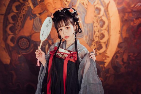 晕崽原图精选沉迷COS世界，让我们一起渡过这个无比美妙的旅程。
