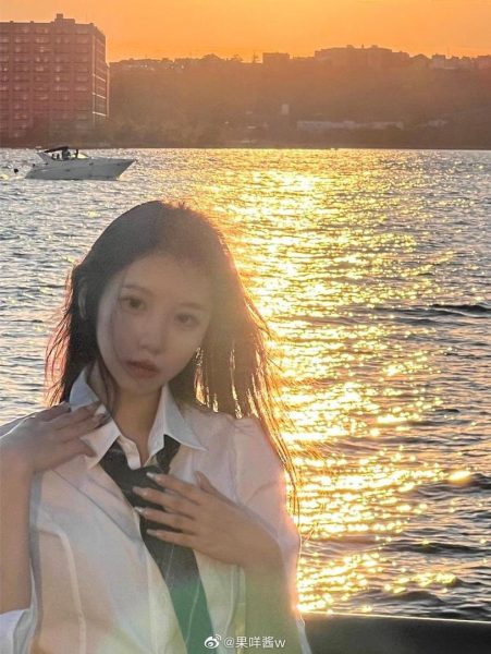 一组精美的果咩酱w有氧运动美图，为你展示了健身的美妙魅力。
