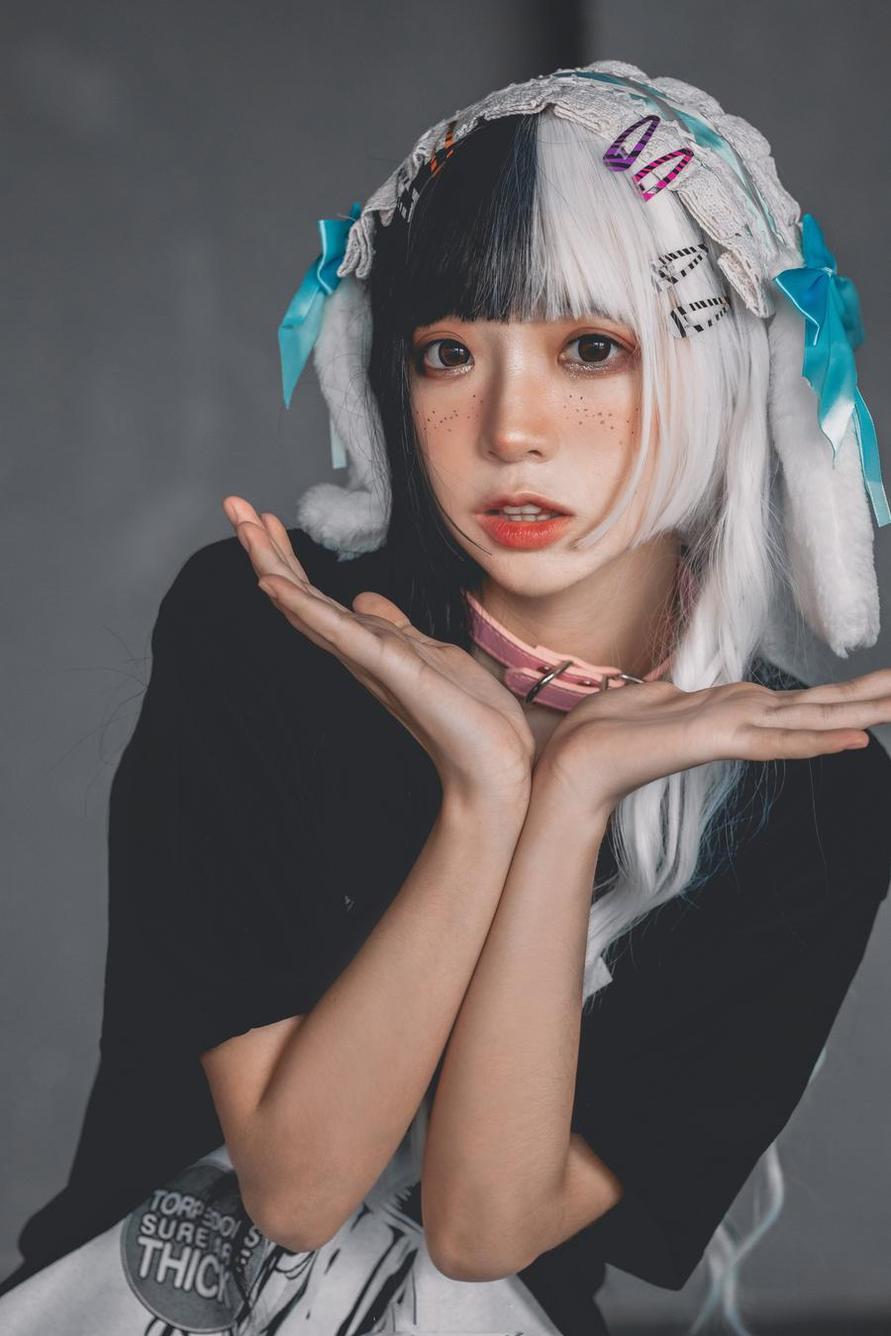 疯猫ss同桌的水手服代表了cos作品中最美的一面，灵魂般美丽