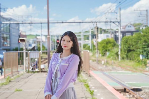她的cosplay作品是图包中必看的佳品。来看白金saki提督图包