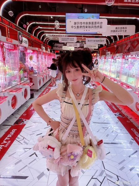 冷艳黑玫瑰梦幻照片：羽生三未高清图包首发