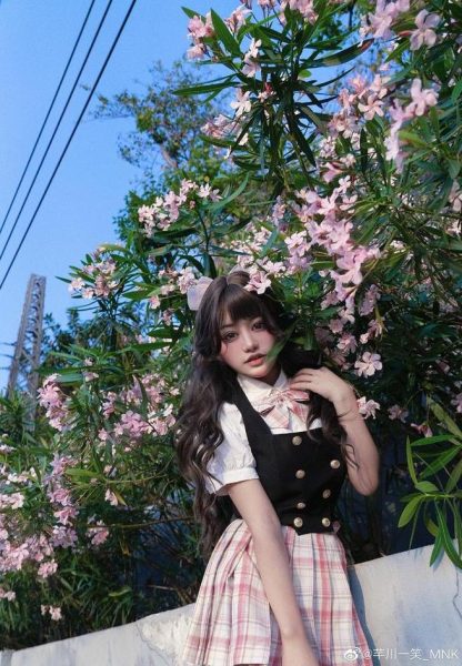 芊川一笑cos图片：不同于传统摄影的超现实代表作品