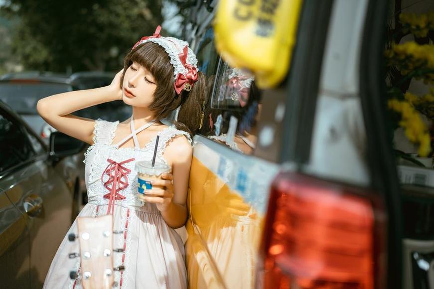 蠢沫沫黄豆粉猫娘：风华正茂之美，全是她的独特