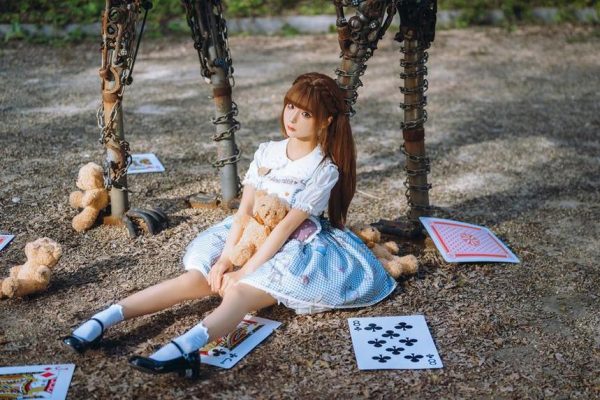 探寻《蠢沫沫cos的所有图片》摄影手法，图像赏析如丝般绽放