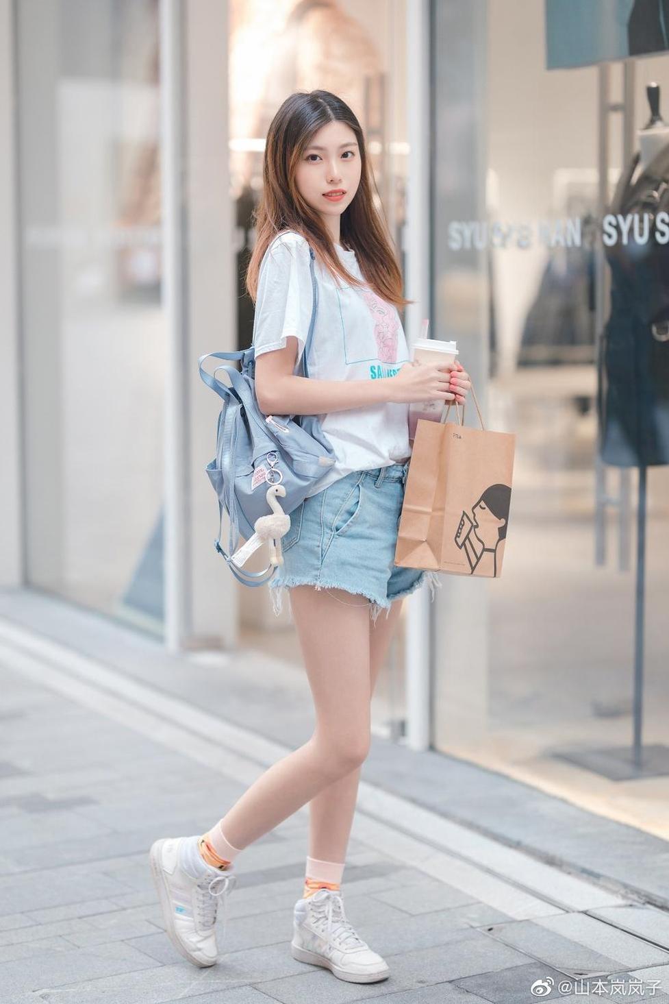 许岚lan水手服图片合集：水手小姐姐的勇敢航海之路
