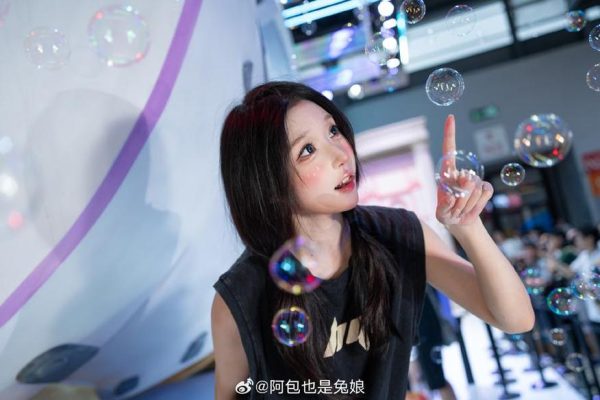 推荐下载这份阿包也是兔娘免费的图包，里面有大量好看的照片。