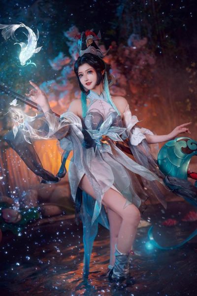 露儿大魔王微博美图：一组经典的cos照片