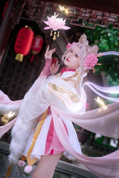 身着红色礼服的露儿大魔王cos貂蝉圣诞：经典之作