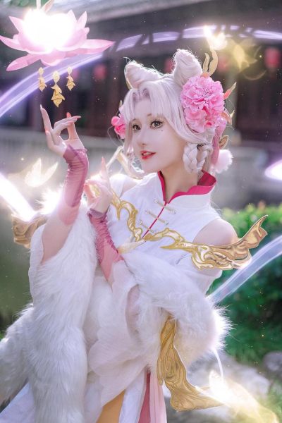 露儿大魔王cos宁荣荣，带来全新作品