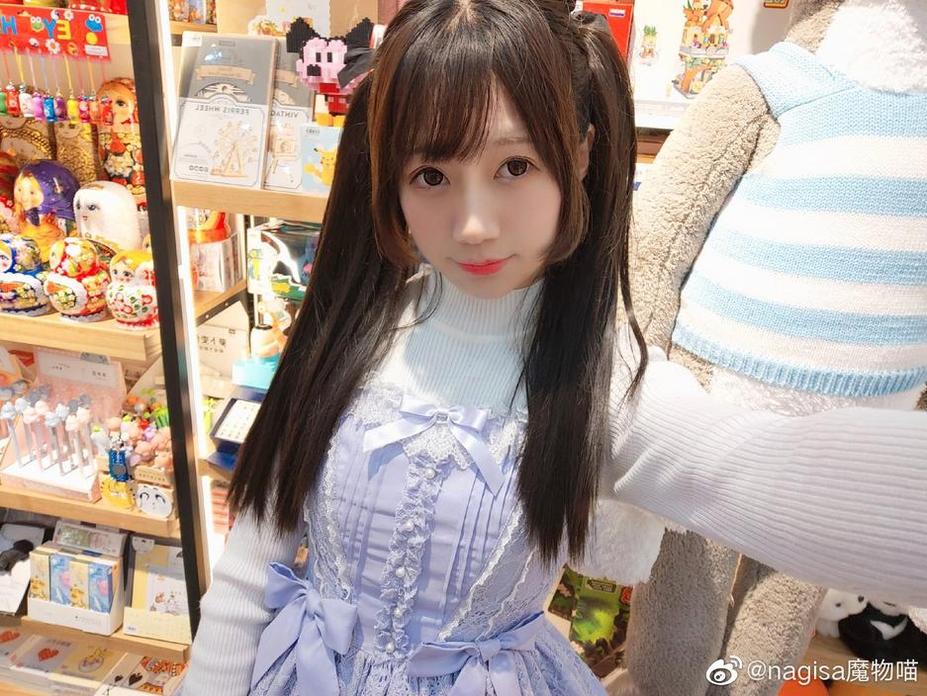 美图推荐：魔物喵cos艾米莉亚各种姿态尽显魅力