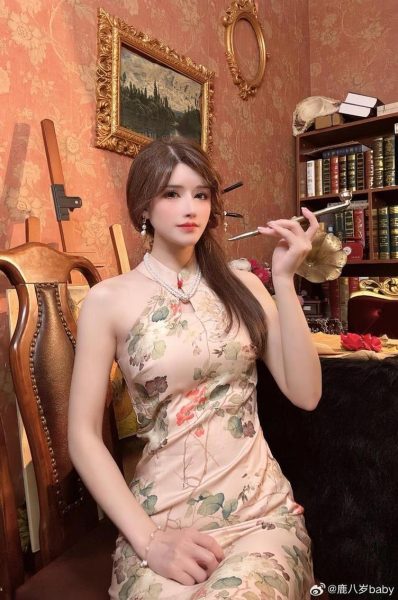 《神明少女鹿八岁原图图包》带你进入充满原创精神的cos世界